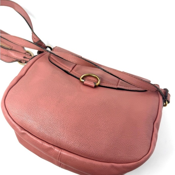 Chloe Elsie Crossbody – Pink Grained Leather with Gold Turn-Lock - Picture 8 of 12